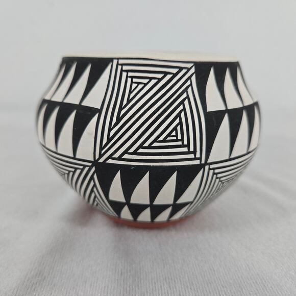 1950-60s Polychrome Pottery Olla Jar from Acoma, NM, Signed MA by Ma Aragon - Picture 9 of 13